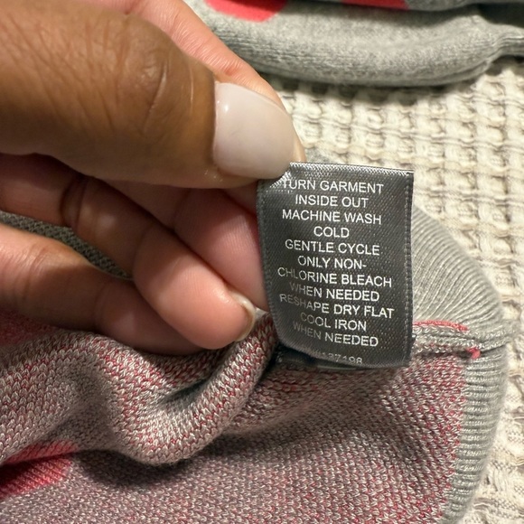 Marled Gray Sweater with Pink Heart Pattern - Picture 5 of 9